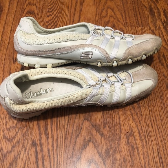 Sketchers size 10 leather shoes. Slip on super comfortable - Picture 8 of 12